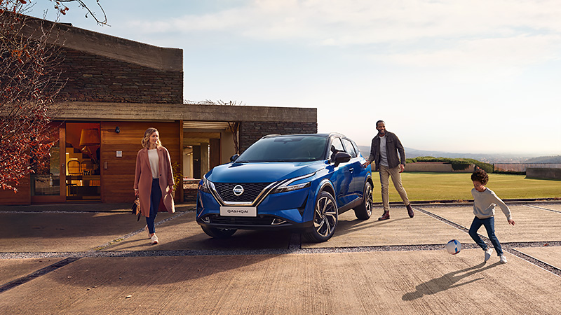 Une voiture Nissan Qashqai bleue